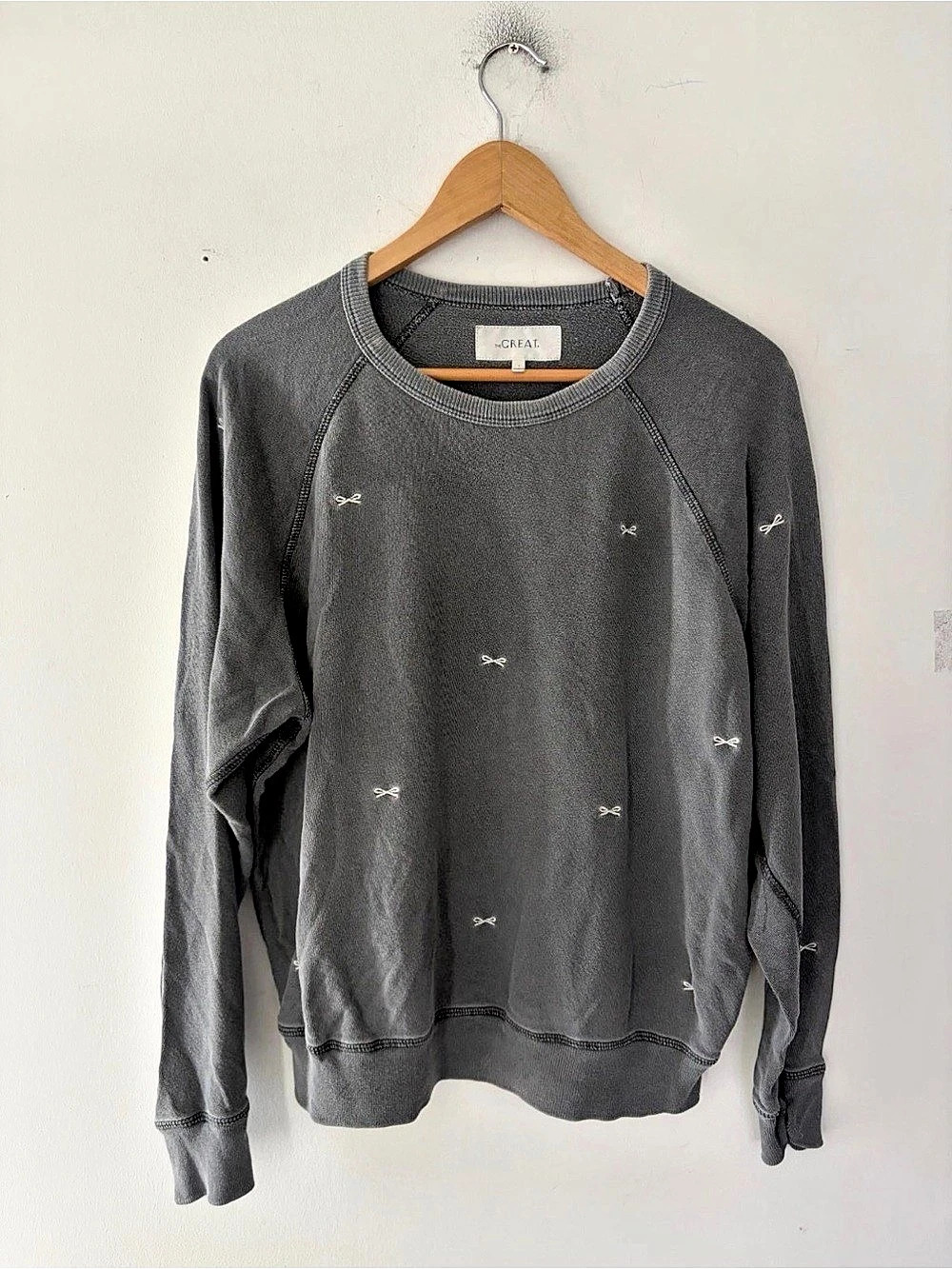 THE GREAT The College Embroidered Womenās Bow Coquette Sweatshirt Size 1